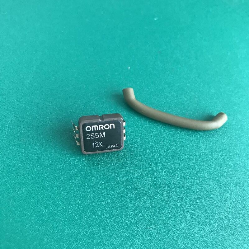 高感度　半導体圧力センサー　オムロン　2S5M ピエゾ抵抗素子　機器取り外し　中古品