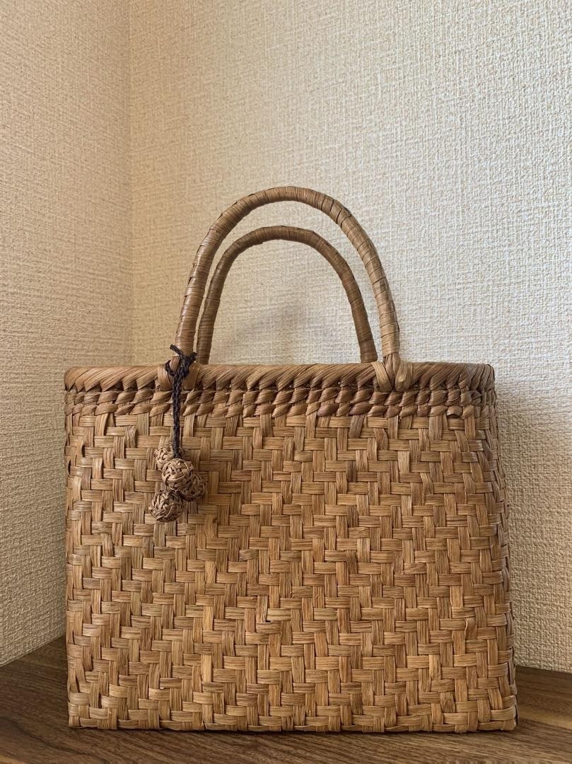山葡萄　山葡萄籠バッグ　手作り　山葡萄かごバッグ　網代編み　内布あり　チャーム付