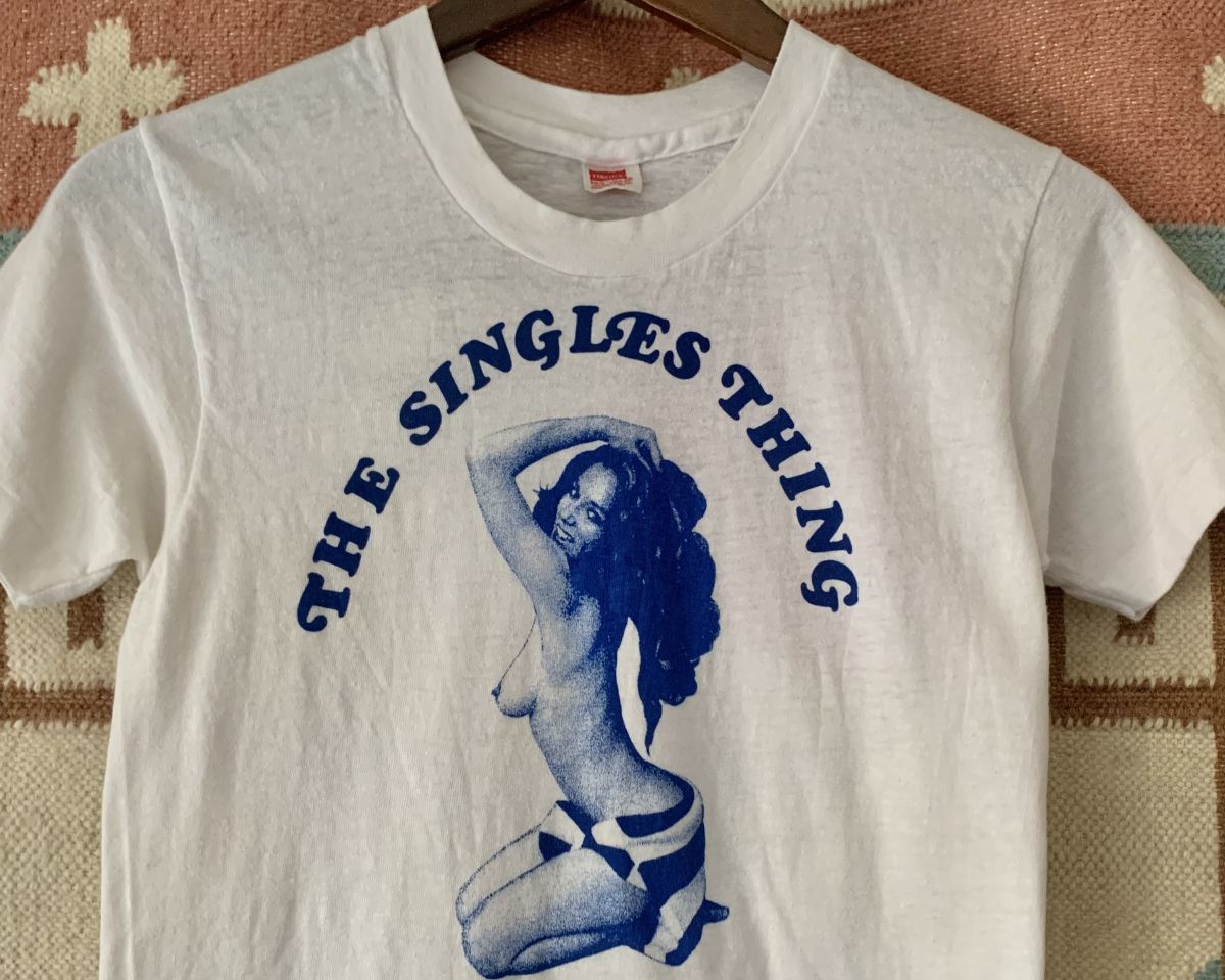 稀少 ! USA製 1974年 ビンテージ 70s ピンナップガール ヌード フォト ピクチャー 染み込み プリント 半袖 Tシャツ US- S サイズ // エロT