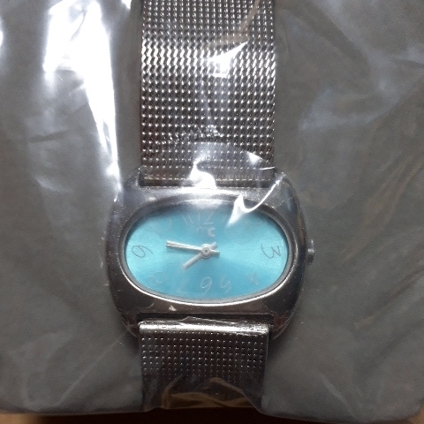 マリ・クレール　marie claire　腕時計　未使用　未開封品　ブルー色。