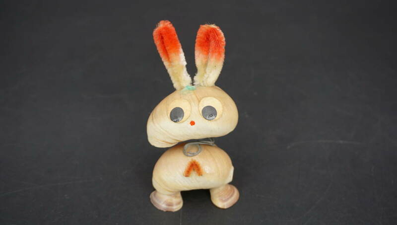 【送料220円】貝細工　ウサギ　兎　民芸品　郷土玩具　置物　飾り物　(VQ2617