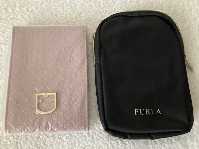 フルラ（FURLA）のピンクの折り畳みミラー　ポーチ付き☆　未使用品