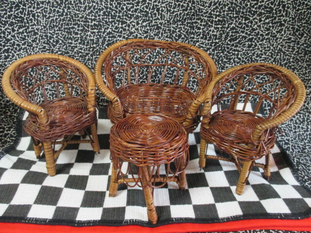 ★籐の椅子テーブル4点セット 籐　飴色　ラタン　籐　東南アジア　エスニック　エマニエルチェア　ミニチュア家具　新品