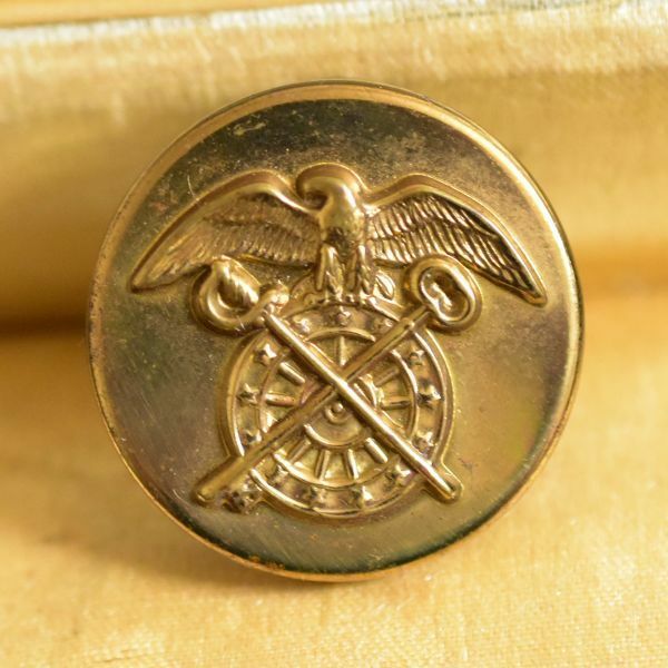 アンティーク GP 紋章のピンブローチ 本物保証