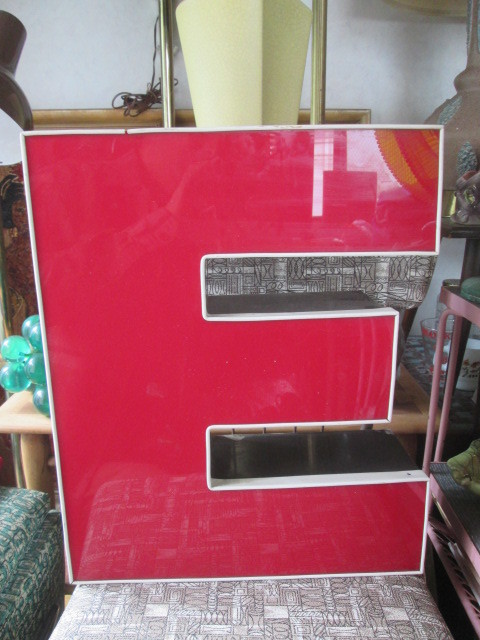 抜群★USA大型アメリカビンテージ　アルファベットサイン「E」看板　ロサンゼルス西海岸 /標識ディスプレイ店舗什器70's60'sガレージ