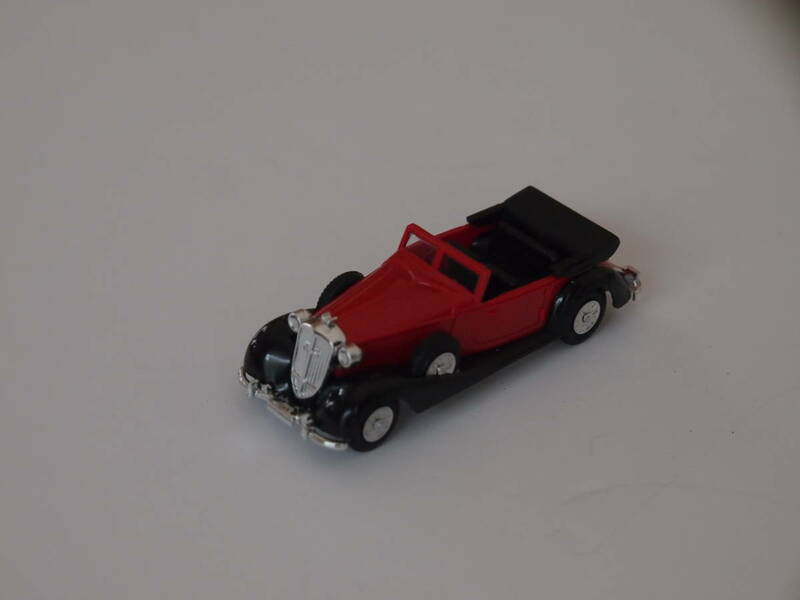 BUSCH ブッシュ 1/87 41305　Horch 853 (Red & Black) ドイツ製