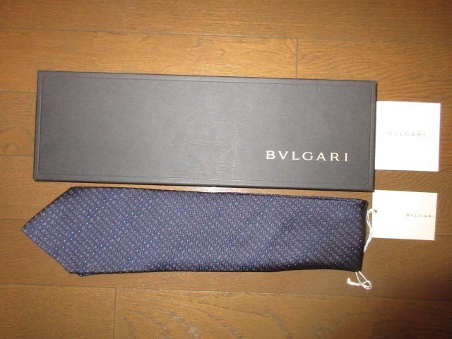 中古品　元箱入り　BVLGARI　ブルガリ　ネクタイ　紺にロゴ柄　タグ類付属　使用感少なく美品　定形外350円で発送可能