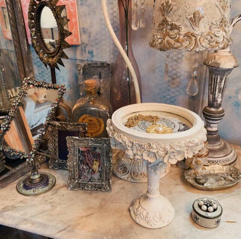 アンティークな部屋/ Mirror display stand / 鏡の飾り台 / decoration mirror #インテリア雑貨 #アンティーク #店舗什器 #ミラーテーブル