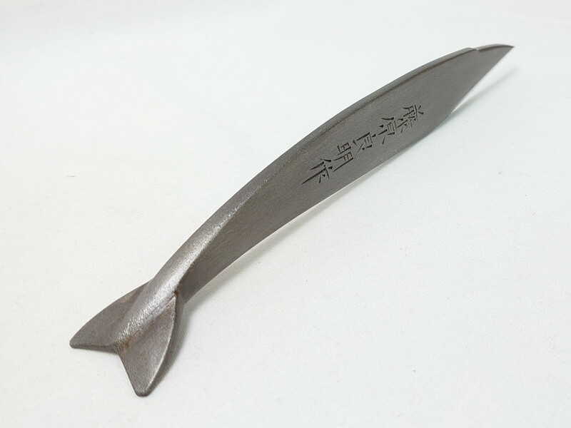 R-063325　藤原良明(加藤真平)作　切り出し　イルカ　海豚　昭和戊辰年八月日　全長215mm　小刀(短刀、ナイフ、刃物)(R-063325)
