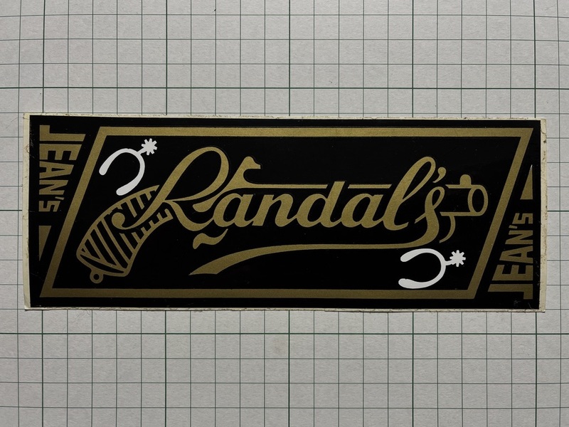 【大きめサイズ】外国 古いステッカー：Randal's ? ジーンズ 拳銃 ピストル 銃 ビンテージ カスタム +Ae