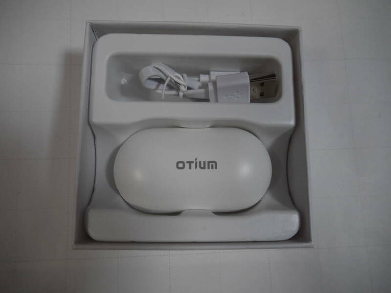OTIUM　ワイアレスイヤフォン5.0　Bluetooth対応　ケース付　超美品！　WHITE