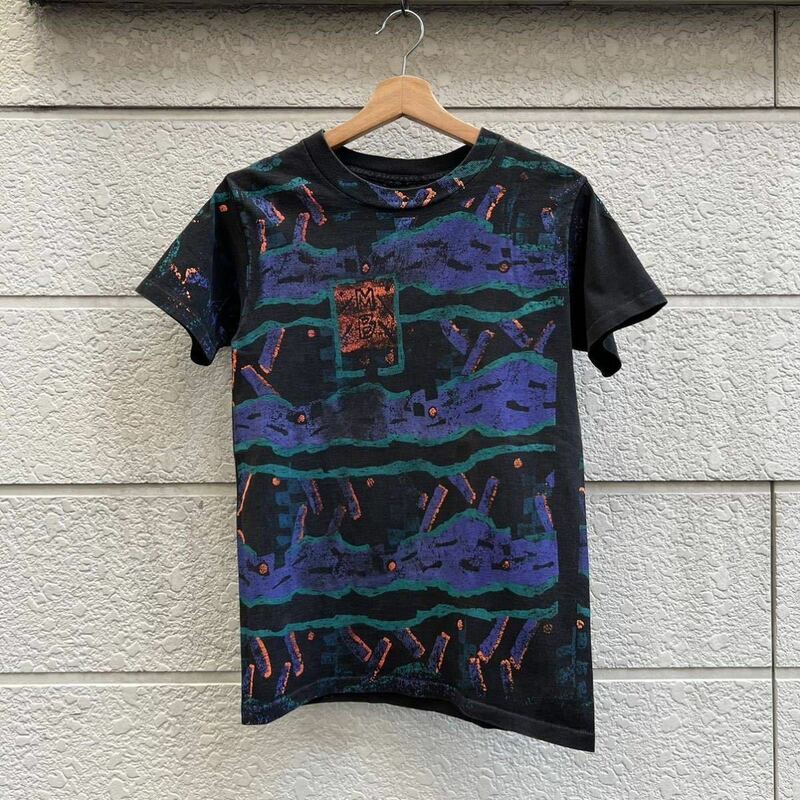 80s 90s USA古着 総柄 プリントTシャツ 黒 ブラック 半袖Tシャツ オールド サーフ アメリカ古着 vintage ヴィンテージ シングルステッチ