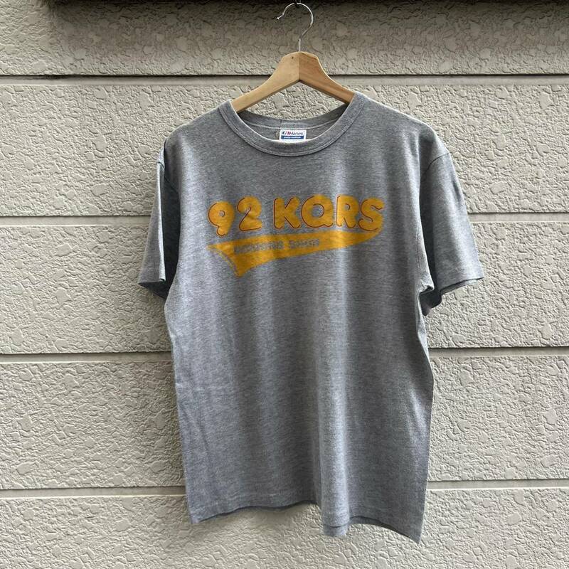 80s 90s USA製 プリントTシャツ 半袖Tシャツ グレー Hanes ヘインズ 92 KQRS ラジオ 両面プリント アメリカ製 古着 vintage ヴィンテージ