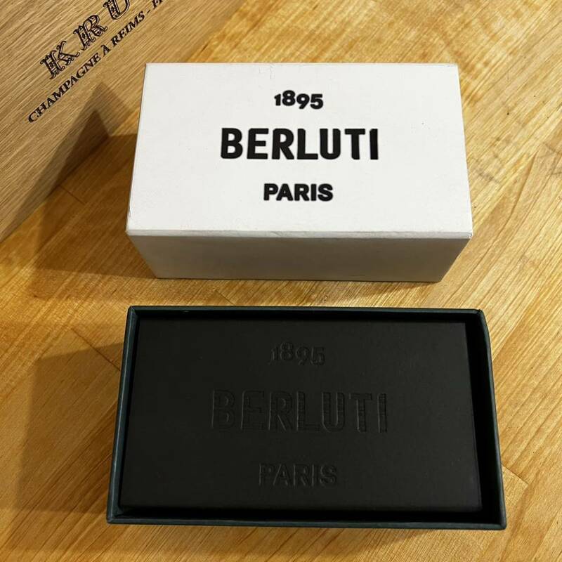 非売品 ベルルッティ 1895 BERLUTI PARIS ロゴ入り 木製ペーパーウェイト オブジェ 置物 インテリア 顧客限定品 ブラック 箱付き