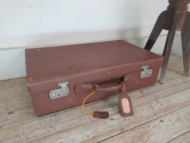 鍵付き！古い革トランクN486　　　　アンティークディスプレイカバン鞄船トランク店舗什器カフェ什器無垢材古家具