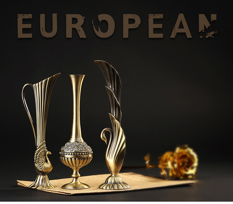 ヨーロッパレトロ 孔雀の花瓶金属合金ゴールド/ブロンズ 小花瓶工芸品テーブルアンティーク 現代家の装飾の花ボトル/水差し