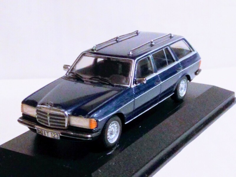 貴重モデル！！本体未使用　ミニチャンプス　メルセデスベンツ　Ｗ１２３ステーションワゴン　２８０TE　ブルー系　1/43