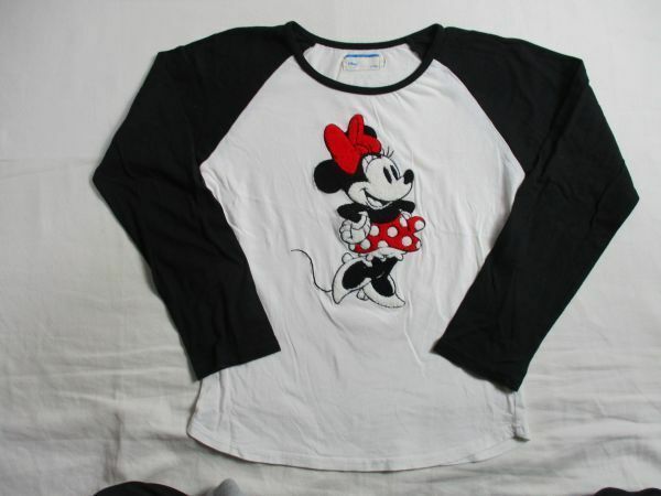 BE834【Disney・ミニーマウス】ロゴ刺繍　長袖　Ｔシャツ　女児　白・黒　140