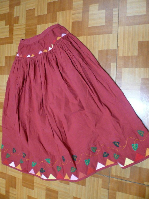 ☆PINK HOUSE ピンクハウス　綿100%　ギャザースカート（腰から細かいギャザー）　赤系　パッチアップリケ　