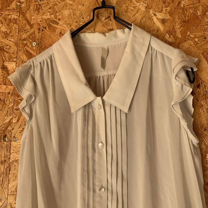 美品　UNTITLED アンタイトル　日本製　トップス 袖なしトップス　袖なしブラウス　シアートップス　シースルートップス　1822