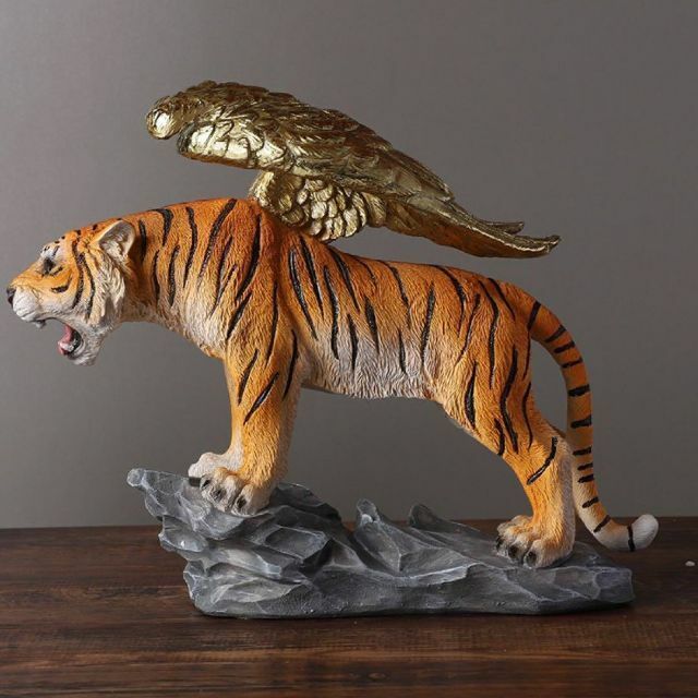 【トップの象徴】高級品 ゴールドの翼を持つ虎の置物 オブジェ インテリア 雑貨 虎トラ 引越し祝 い 羽 縁起物 風水 プレゼント 動物 彫刻