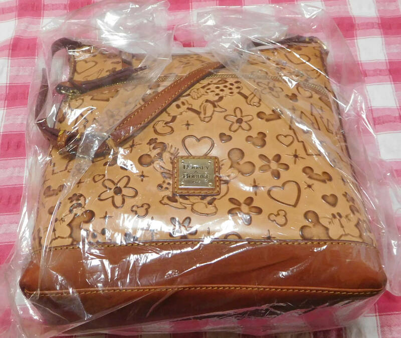 Dooney & Bourke ドゥニー&バーク ミッキー&ミニー レターキャリアバッグ