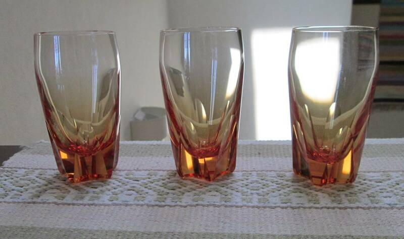 昭和のグラス３個　カットグラス　 アンバー　飲み口５ｃｍ丸　高さ９ｃｍ