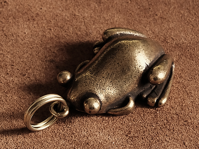 真鍮 カエル キーホルダー（ぽっちゃり）蛙 フロッグ かえる キーリング 骨董品 ビンテージ ゴールド ブラス 金属 土産 海外 グッズ