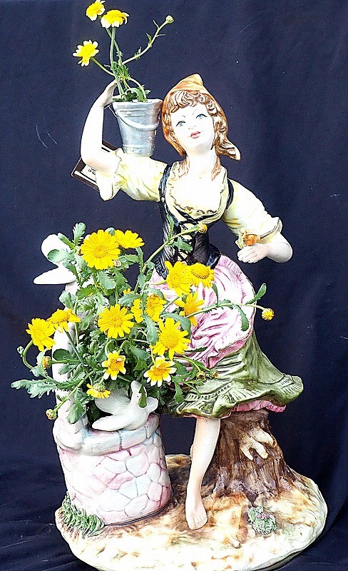 カポディモンテ　Capodimonte　陶器製　フィギュリン　イタリア陶人形　中古品　高さ70cm　水くむ女性　