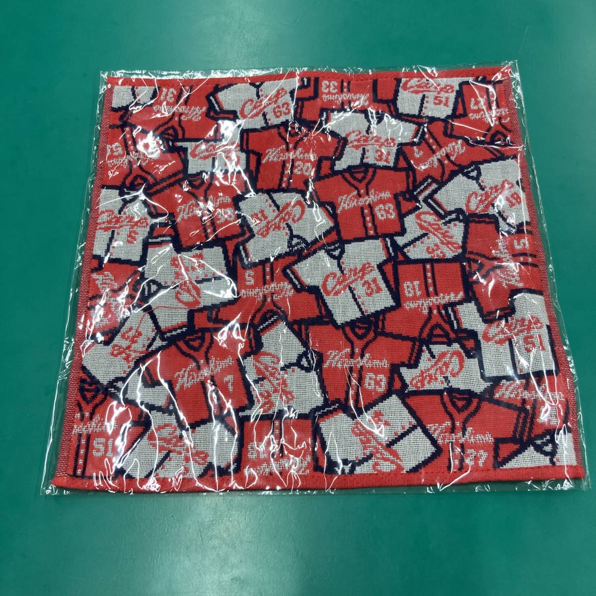 ★ カープ 3重ガーゼハンカチ（ユニフォーム）未使用品 R01422