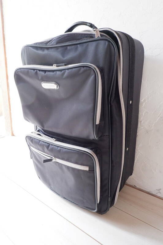 ジャンク縦開きミチコロンドン2輪キャスター大型リメイクラフト用トラベルバッグ旅行鞄トランクMICHIKOLONDONソフトキャリー黒スーツケース