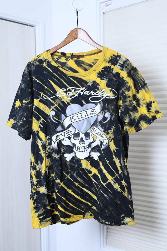 ★Ed Hardy エドハーディー タイダイ柄プリント半袖Tシャツ　古着ユーズド男性メンズL黄色イエロー黒ブラック服トップス中古タトゥー入れ墨