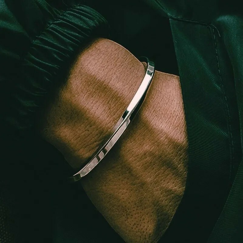 BG1-1シルバー ツイスト バングル 内径64mm シンプル ブレスレット 腕輪 アクセサリー Tシャツ セクシー メタル 指輪 時計 ねじり #SexyJp