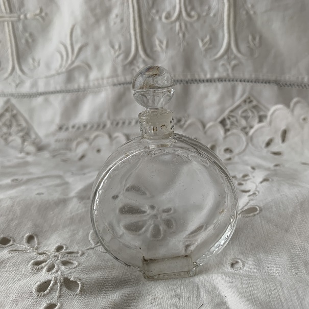 ラリック 香水瓶　フランスアンティーク　ゆらゆら　ガラス瓶　　Lalique　FRANCE