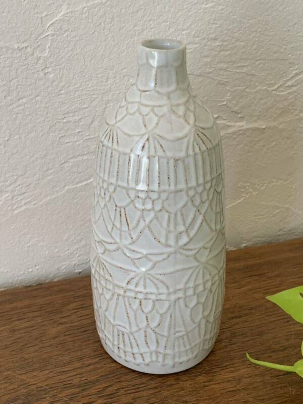 北欧風　花瓶　陶器製　一輪挿し　フラワーベース