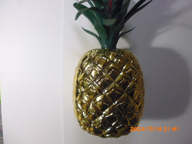 金のパイナップル　プラスチック製　金の鳳梨　縁起物　Golden Pineapple means Lucky Charm in Chinese