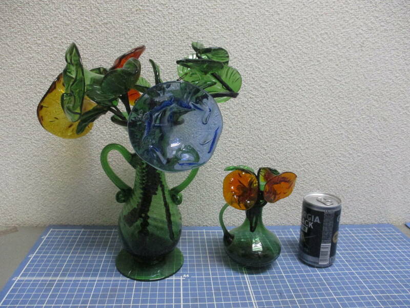 手作りガラス　フラワーベースと花の飾り置き物　大・小２点セット　検　インテリア小物　花瓶　花器　工芸ガラス　工芸品