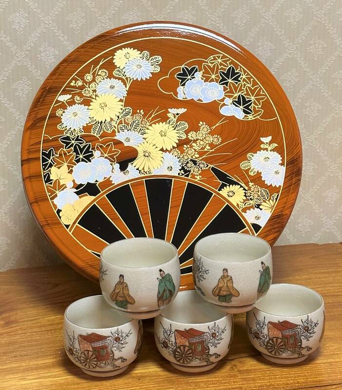 ☆新品・未使用品☆　茶櫃付き　湯呑み (茶托付き) ５客セット! 　窯元不明