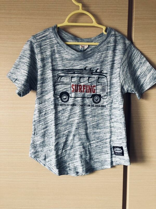 ☆トップス　半袖　Tシャツ　車柄　グレー　120☆