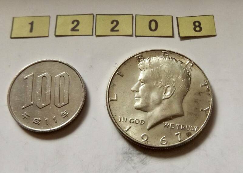 銀貨です　美品（未使用に近い）1967年　ケネディ50セント　送料無料（12208）シルバー400　USA貨幣　アメリカ　ハーフダラー