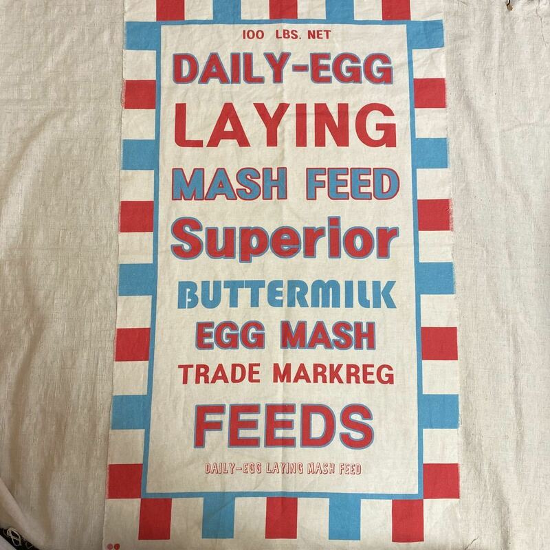 蚤の市　ティータオル　赤　水色　白　カントリー　キッシュ　daily egg laying mash feed レトロ　布　インテリア　キッチン　リメイク