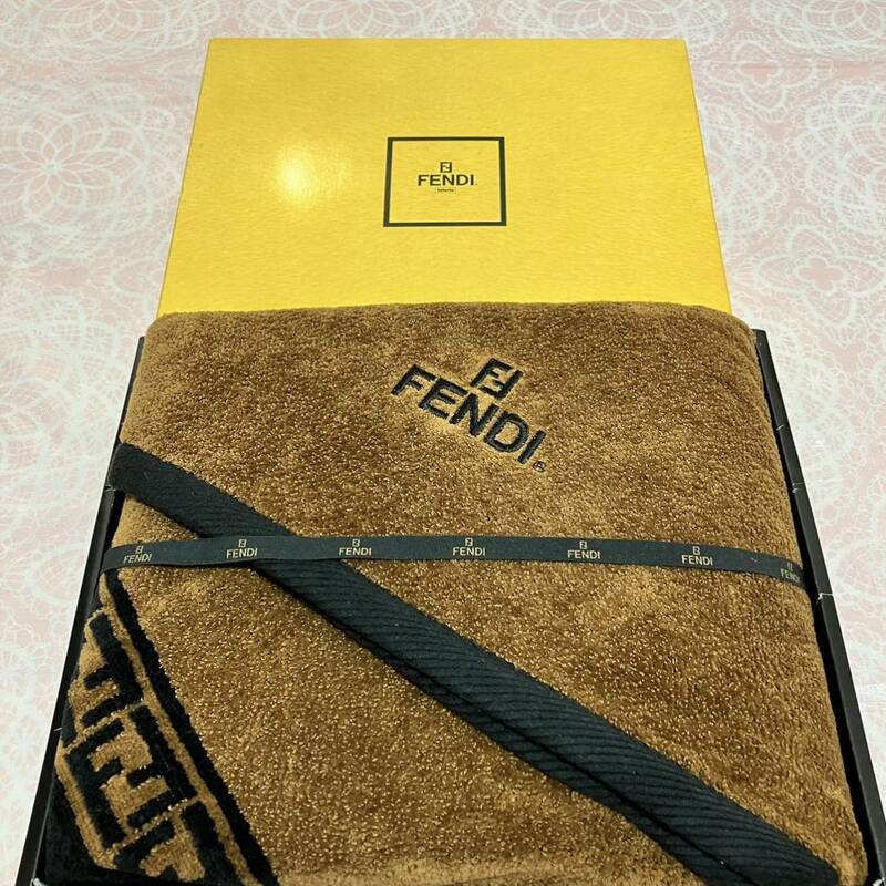 送料230円【廃盤品】新品/FENDI/バスタオル/正規品/フェンディ/ズッカ柄/未使用/ブラウン/匿名発送/大判/ブランケット/ひざ掛け/箱なし