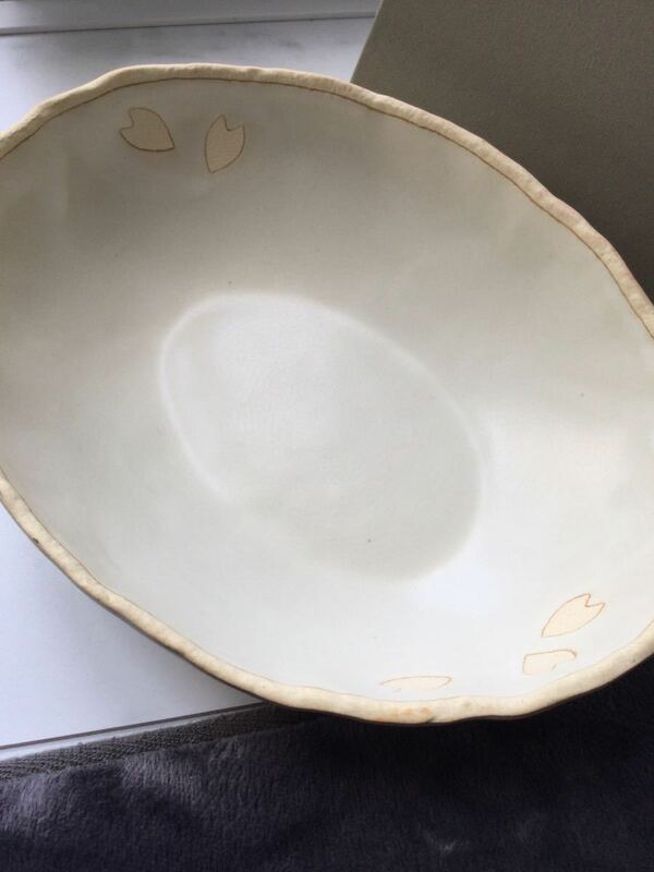 未使用　はんなり　花びら楕円大鉢　陶器　美濃焼　お皿　食器