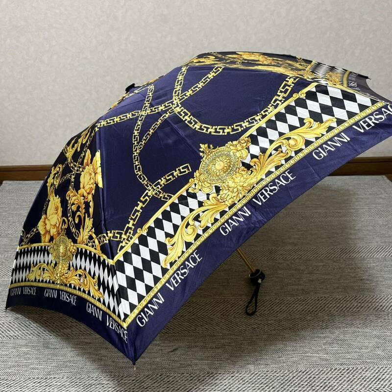 GIANNI VERSACE ジャンニヴェルサーチ　総柄　ロゴ　コンパクト折りたたみ傘　晴雨兼用 