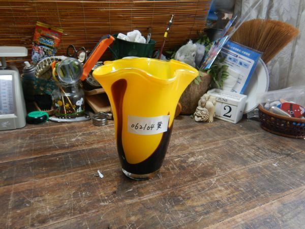 ガラス　花器062104 黄約17H20CM 花瓶　壺　ポット　日本製　MADE IN JAPAN 昭和レトロ　可愛い　CRAFT GLASS　一点もの　インテリア