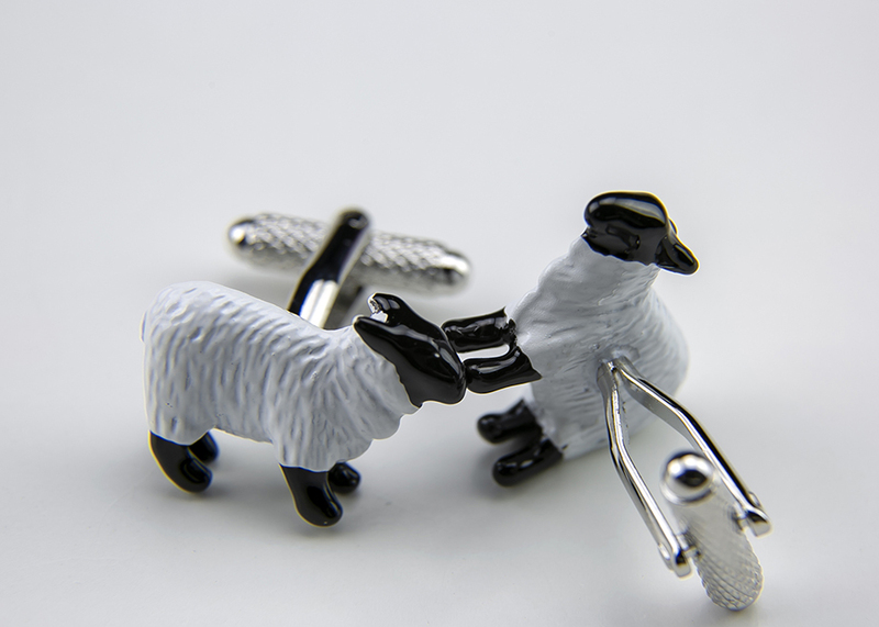 ★カフスボタン ONYX-ART LONDON CK580 SHEEP BLACK & WHITE Cufflinks　羊動物カフス・・愛らしく白黒の羊