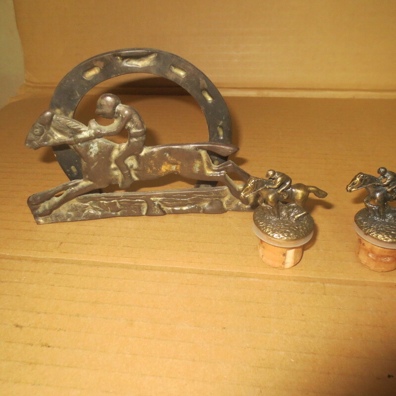 レトロ　乗馬・騎手　スタンドホルダー＆コルク付き2個　鋳物製　