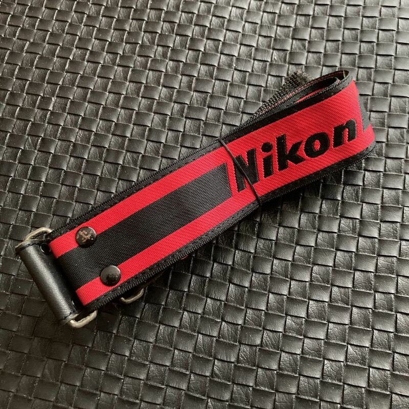【送料無料】Nikon ニコン カメラ ストラップ リベット 赤色(レッド)×黒色(ブラック) 鋲留め ボーダー ビンテージ