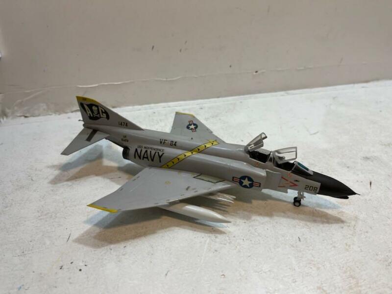 セガワ プラモデル 1/72 F-4B ファントム II VF-84 ジョリー ロジャース 全塗装完成品