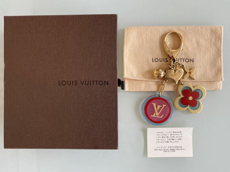 LOUIS VUITTON ルイヴィトン フラワービジューナックキャンディ　バッグチャーム M65726 ゴールド　お花型　キーホルダー キーチェーン 